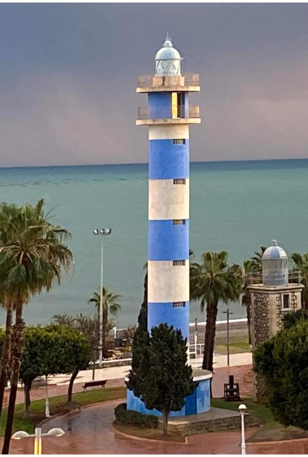 Estudio Amalfi Torre Del Mar Bagian luar foto